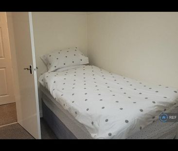 3 bedroom flat to rent - Photo 2