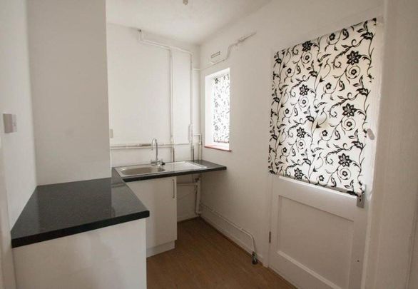 4 bedroom semi-detached house to rent - Photo 1