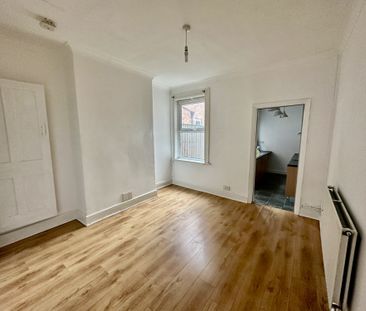 Available NOW FULLY REFURBISHED - Rent Amount: £850per month - Depo... - Photo 2