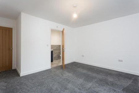 4 bedroom detached house to rent - Photo 3