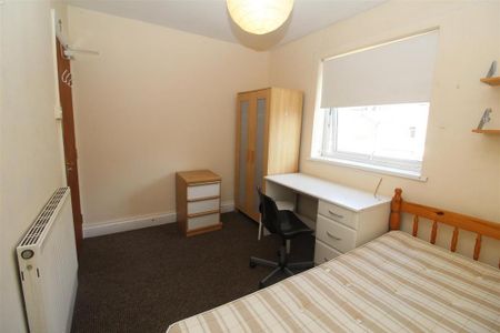 8 bedroom private hall to rent - Photo 2