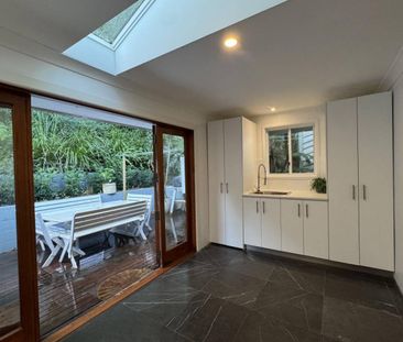 Pet-friendly, three-bedroom upper duplex. - Photo 2