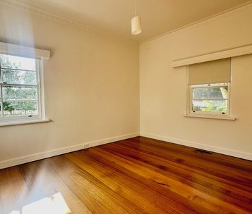 Freshly Painted Family Gem in Balwyn High School Zone - Photo 3