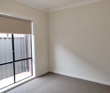 Exceptional Living Awaits at 19 Bridport Circuit! - Photo 2