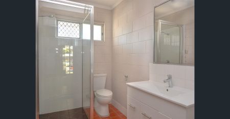 Two bedroom townhouse in a leafy, convenient setting - Photo 3