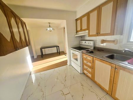 For Lease - 5 Murison Boulevard, Toronto, Ontario - Photo 2