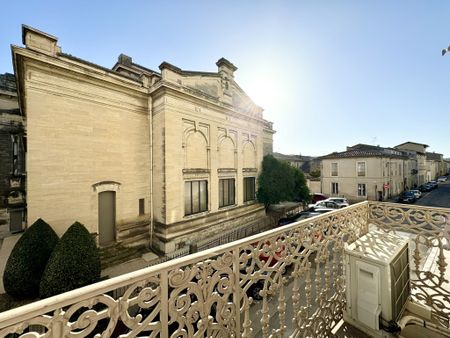 NIMES / ARENES - APPARTEMENT HAUSSMANNIEN TYPE 4 MEUBLE - Photo 4