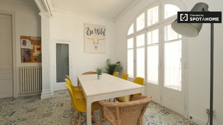 barcelona, Catalonia 08012 - Photo 2