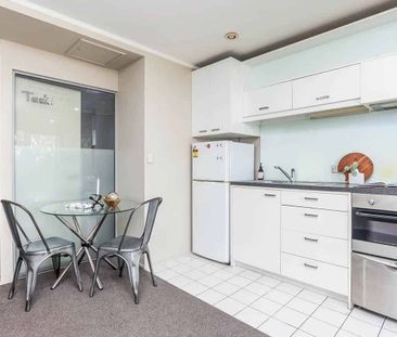 Chic 2BR Central Apt w/ Amenities - Photo 5