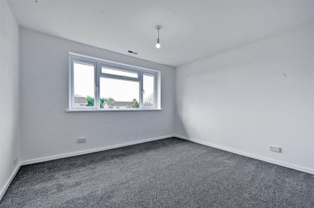 4 bedroom detached house to rent - Photo 2