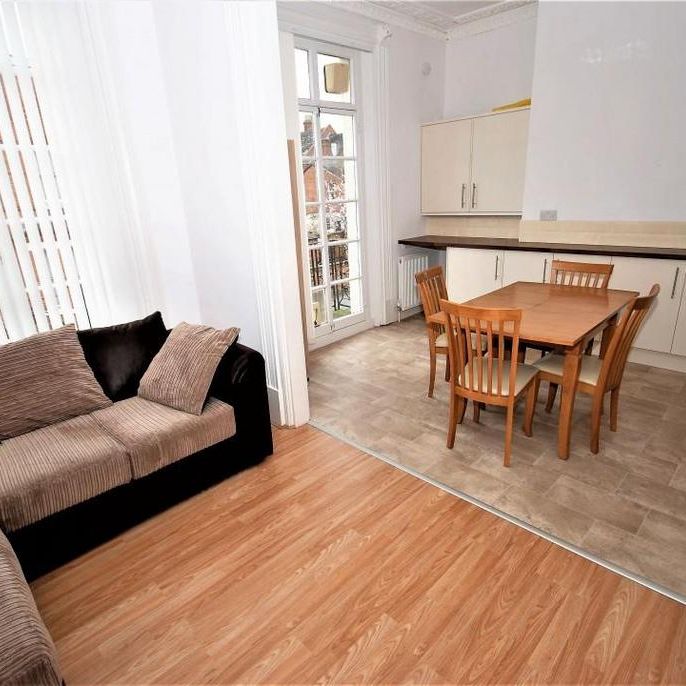 2 bedroom flat to rent - Photo 1