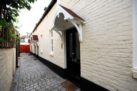 1 bedroom mews to rent - Photo 5