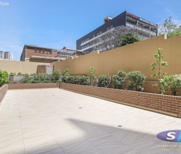 Ground Level, Luxury Living - Photo 5