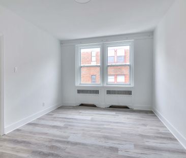 4855 Queen Mary Road - Spacious 3-Bedroom Apartment - Photo 4