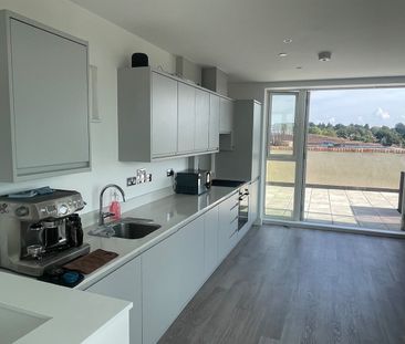 2 Bed Penthouse, Edgewood Mews, N3 - Photo 5