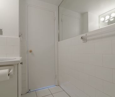 3555 Cote-des-Neiges Road - Photo 2