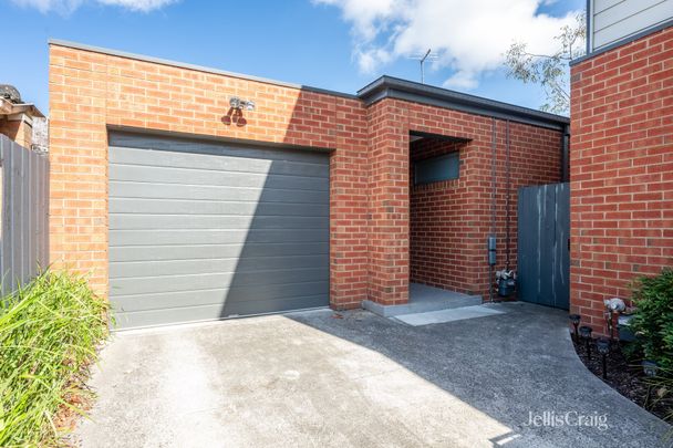 3/3 Jean Street, Reservoir VIC 3073 - Apartment For Rent | Domain - Photo 1