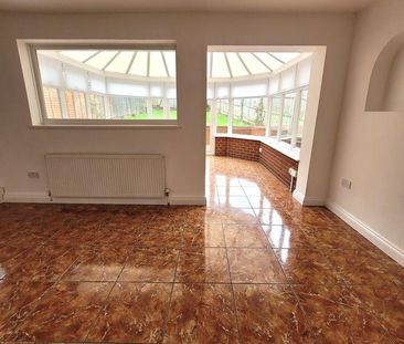 4 bedroom semi-detached house to rent - Photo 2