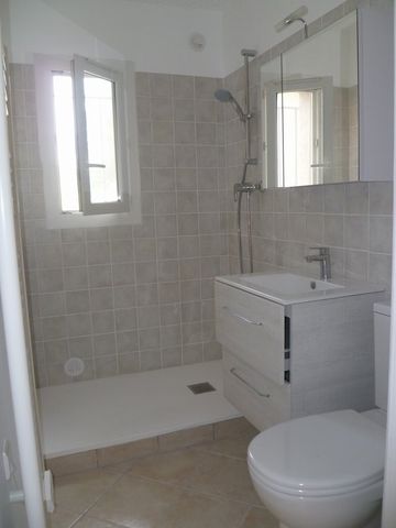 Location Appartement 1 pièce 25m² HYERES 83400 - Photo 4