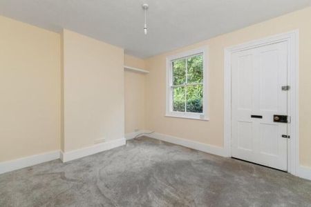 1 bedroom semi-detached house to rent - Photo 4