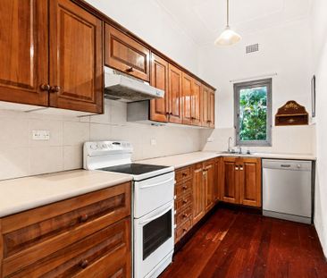 Spacious Three Bedroom + Study Home in a Prime Location - Photo 3
