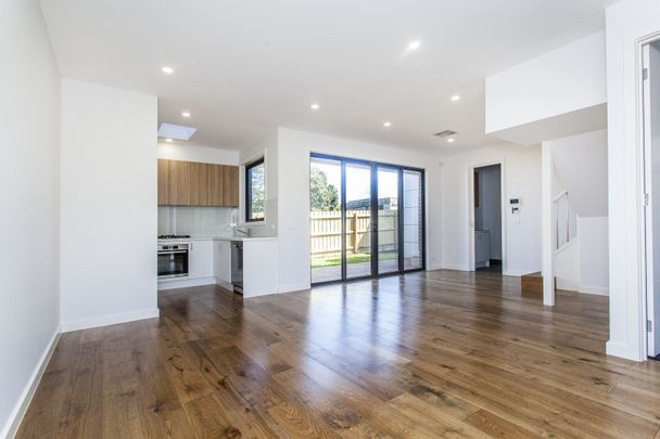 3/19 Beckett Street, Chadstone VIC 3148 - Townhouse For Rent | Domain - Photo 1