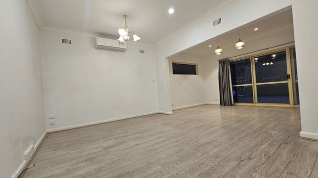 Convenient Family Home in Central Location - Photo 1