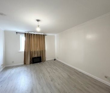 Chantress Close, Dagenham, RM10 9YW - Photo 5