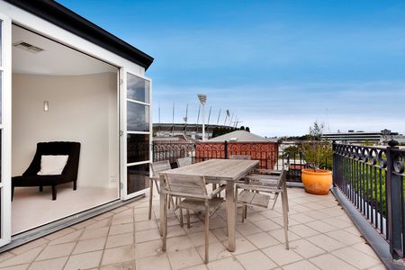 Elegant City-Edge Living - Photo 2