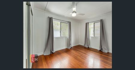 3 BEDROOM HOME WITH AIR CONDITIONING CLOSE TO EVERYTHING - Photo 4