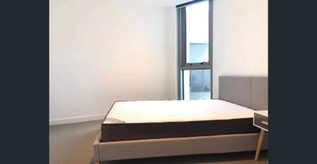 Luxurious Living at Marco: 2 Bed 1 Bath Apartment | Southbank Melbourne | Prime Location - Photo 4