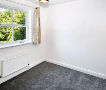 2 bedroom end of terrace house to rent - Photo 3