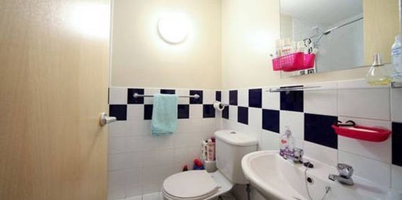 1 Bed - Tumbling Hill Street, University, Bd7 - Photo 3