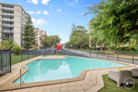 The Ultimate Gem: Where Coastal Chic Meets Urban Convenience. - Photo 5