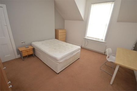 4 bedroom terraced house to rent - Photo 2