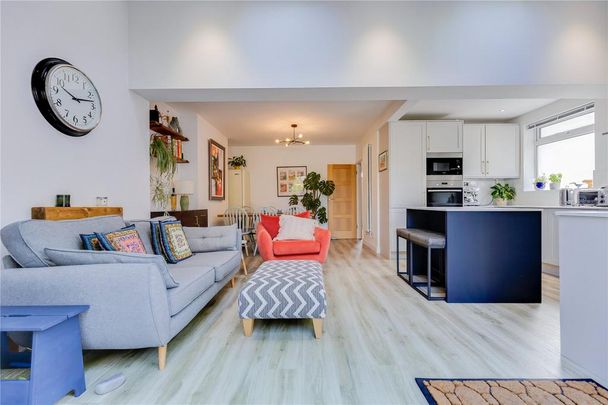 4 bedroom semi-detached house to rent - Photo 1