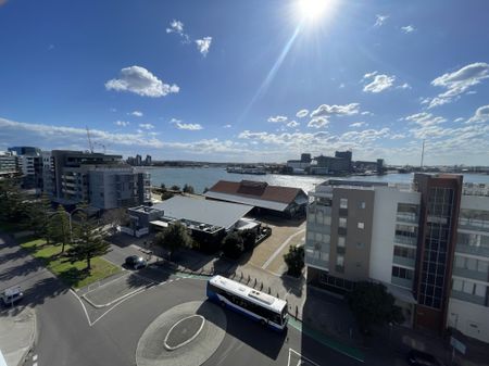 605/4 Honeysuckle Drive NEWCASTLE NSW 2300 - Photo 2