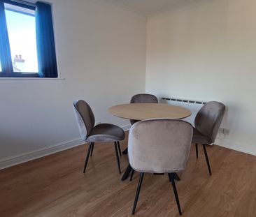 Ludlow Road, Maidenhead - Photo 2