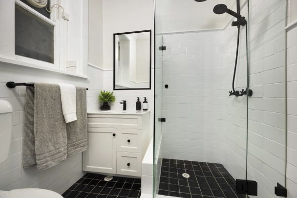 Renovated Apartment In Convenient Location - Photo 1