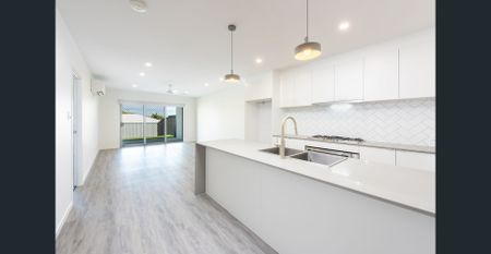 Luxury Living in Coral Cove - Light, Bright & Airy - Photo 5