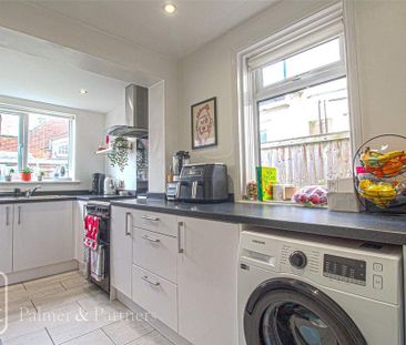 2 bedroom terraced house to rent - Photo 4