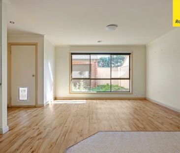Spacious 3 Bedder! - Photo 2