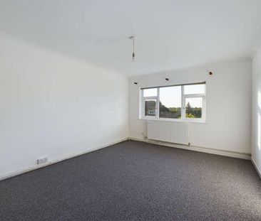 D North Parade, Chessington, Surrey, KT9 - Photo 6