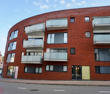 Mooi recent appartement met 2 slaapkamers, staanplaats en kelder op... - Foto 1