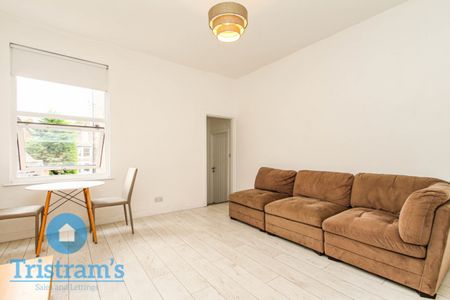 3 bed Flat for Rent - Photo 4