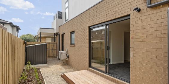 2 bedroom luxury townhouse - Photo 3