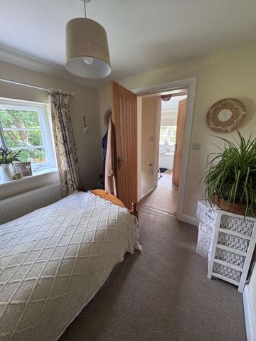 A charming two-bedroom end-terrace cottage constructed of attractive red brick, enjoying far-reaching views across the Nottinghamshire countryside. Extensively - Photo 3