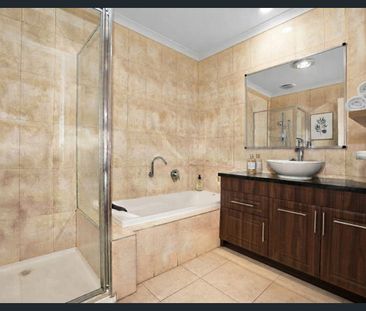 Immaculate Family Living with Modern Comfort - Photo 6