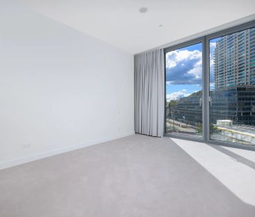 LUXURY CITY LIVING IN 'ONE SYDNEY HARBOUR' - Photo 3