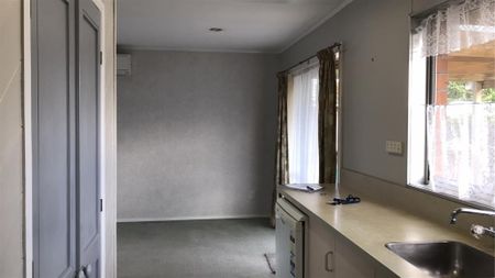 PAPAKURA, 3 BEDROOMS - Photo 4